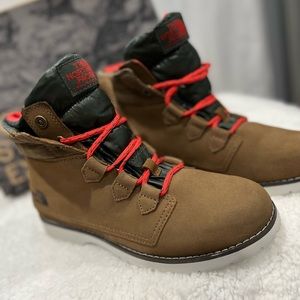 The North Face boots. Size 9. Tan/green color.